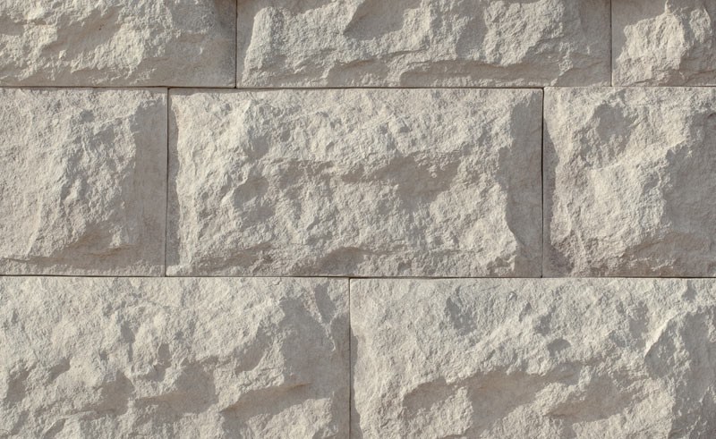 Фасадный облицовочный камень Бастион «под натуральный пилёный камень», ЭкоСтоун